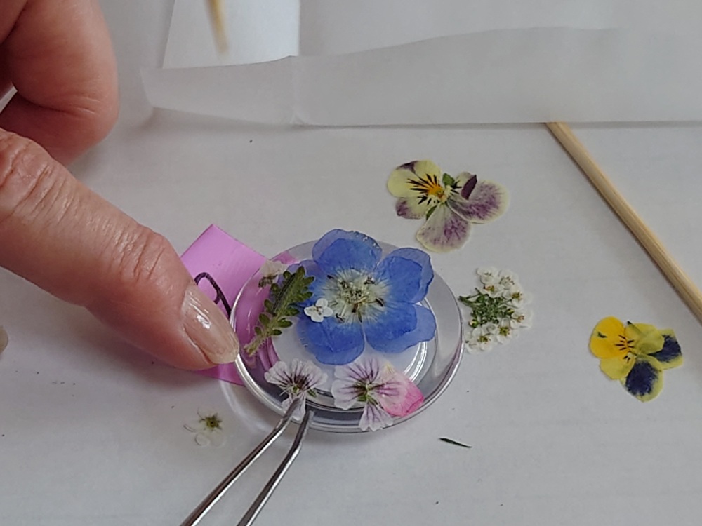 4/11（土）、12（日）都市緑化ホール　市民園芸講座　仙台花と緑の会「ネモフィラの押し花マグネットづくり」